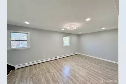 35 N Fiat Avenue, Iselin, NJ 08830 - Photo 12