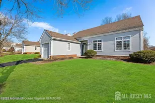 48 Rutland Ln, Monroe Township, NJ 08831 - Photo 2