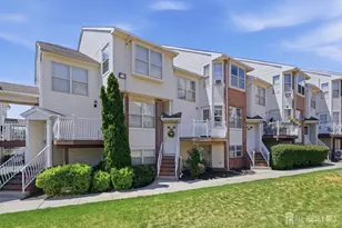 726 Harbortown Blvd, Perth Amboy, NJ 08861 - Photo 2