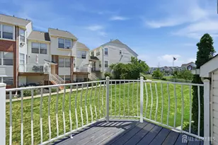 726 Harbortown Blvd, Perth Amboy, NJ 08861 - Photo 8