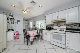482 Stagecoach Rd, Freehold, NJ 08510 - Photo 8