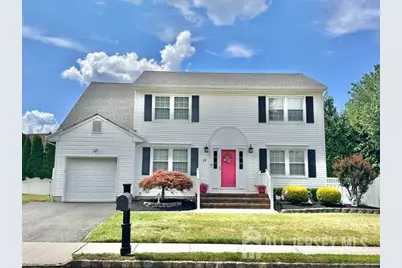 17 Reid Way, Freehold, NJ 07728 - Photo 2