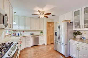 8 Adelphi Ct, Edison, NJ 08837 - Photo 8