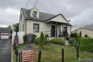 20 Maine Ave, Carteret, NJ 07008 - Photo 2