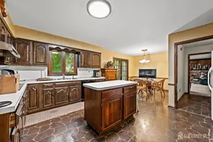 4 Liberty Bell Ct, East Brunswick Township, NJ 08816 - Photo 12