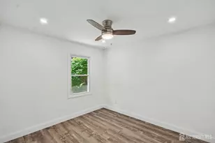 6 Plz de Las Flores, Freehold, NJ 07728 - Photo 20