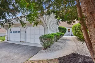 6 Plz de Las Flores, Freehold, NJ 07728 - Photo 28