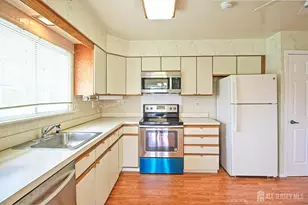 2A Bristol Ct, Monroe Township, NJ 08831 - Photo 6