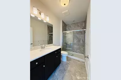 907 Greenland Square, Highland Park, NJ 08904 - Photo 8