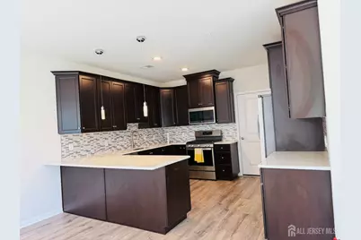 907 Greenland Square, Highland Park, NJ 08904 - Photo 16