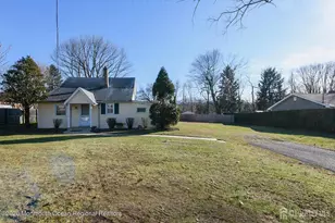 2 Woodbrook Dr, Aberdeen Township, NJ 07747 - Photo 2