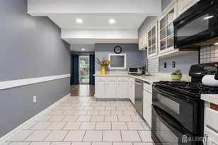 12 Anderson Ct, East Brunswick Township, NJ 08816 - Photo 8