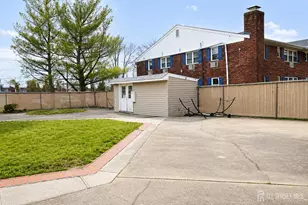 24 Woodedge Ave, Edison, NJ 08817 - Photo 16
