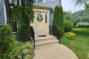4 Wingate Ct, Monroe Township, NJ 08831 - Photo 2