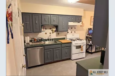 306 Sharon Court #306, Woodbridge Township, NJ 07095 - Photo 8