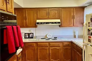 432 Redding Ln, Monroe Township, NJ 08831 - Photo 2