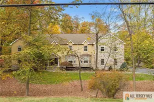 21 Angus Ln, Warren Township, NJ 07059 - Photo 2