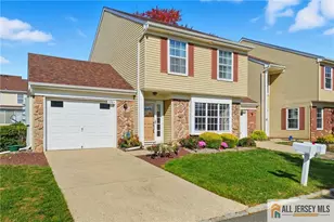 376 Stirling Dr, Monroe Township, NJ 08831 - Photo 2