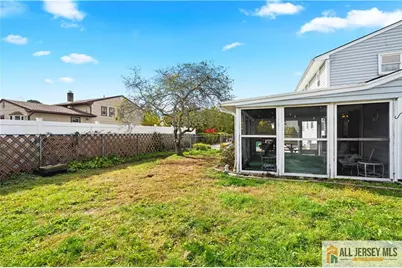 70 Creamer Drive, Sayreville, NJ 08872 - Photo 6