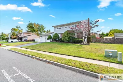 70 Creamer Drive, Sayreville, NJ 08872 - Photo 4