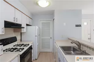 273 Crosspointe Dr, East Brunswick Township, NJ 08816 - Photo 6