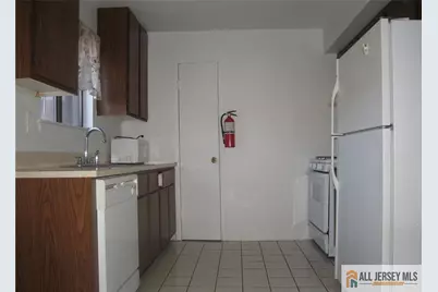 503 N Oaks Boulevard, North Brunswick Township, NJ 08902 - Photo 2