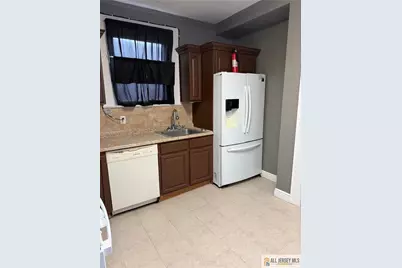 185 Linden #2 Avenue, Irvington, NJ 07111 - Photo 4