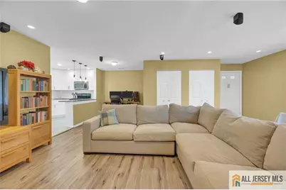 65 Pennsylvania Way, North Brunswick Township, NJ 08902 - Photo 8