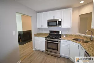 49 Farnham Square, Sayreville, NJ 08859 - Photo 2