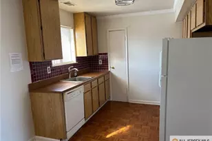 1212 N Oaks Blvd, North Brunswick Township, NJ 08902 - Photo 6