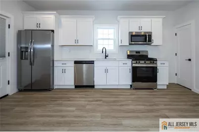 27 S 2nd Street, Fords, NJ 08863 - Photo 8