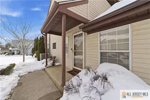 17 Dorchester Dr, Monroe Township, NJ 08831 - Photo 2