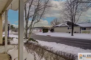 106 Blackbird Dr, Monroe Township, NJ 08831 - Photo 2