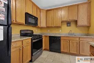 315 Regency Pl, Woodbridge Township, NJ 07095 - Photo 8