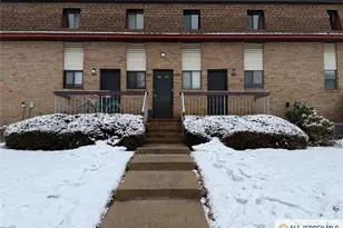 1302 N Oaks Blvd, North Brunswick Township, NJ 08902 - Photo 1