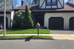 28 Piccadilly Circus, Sayreville, NJ 08872 - Photo 1