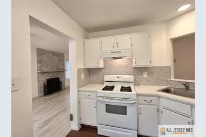 9 Chatham Square, Sayreville, NJ 08859 - Photo 4