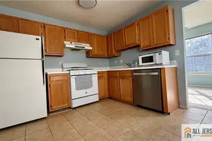 826 Magnolia Ln, Branchburg Township, NJ 08876 - Photo 4