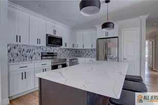 16 Alexander Hamilton Ct, Monroe Township, NJ 08831 - Photo 4