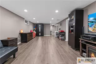 4 Burnham Rd, East Brunswick Township, NJ 08816 - Photo 18