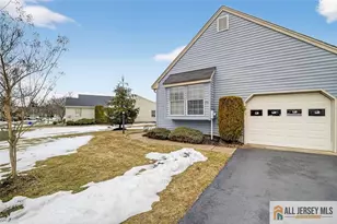 17 George Washington Dr, Monroe Township, NJ 08831 - Photo 2