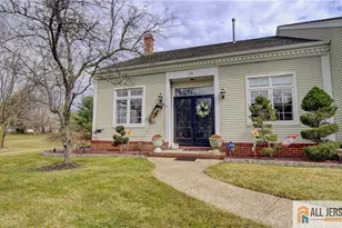 3 Chadwick Ln, Monroe Township, NJ 08831 - Photo 2