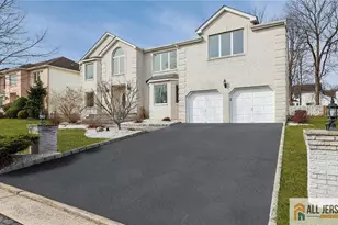 4 Maureen Ct, Edison, NJ 08820 - Photo 2