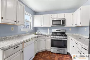 838 Harbortown Blvd, Perth Amboy, NJ 08861 - Photo 10