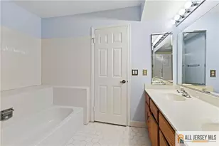 28 Daniel Webster Ave, Monroe Township, NJ 08831 - Photo 20