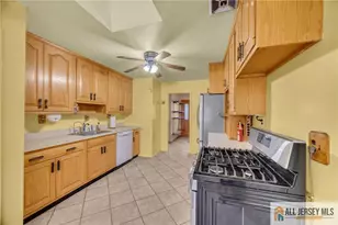 25 Greenwich Rd, Edison, NJ 08820 - Photo 16