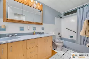 25 Greenwich Rd, Edison, NJ 08820 - Photo 32