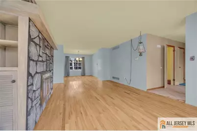 25 Greenwich Road, Edison, NJ 08820 - Photo 8