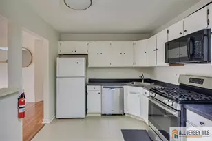 69 Amberly Ct, , NJ 08823 - Photo 8