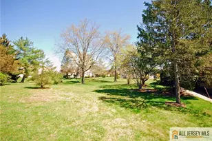 5 Surrey Ct, Monroe Township, NJ 08831 - Photo 4